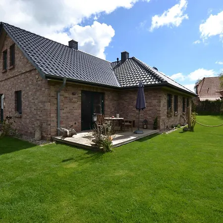 Dardel Hus Born